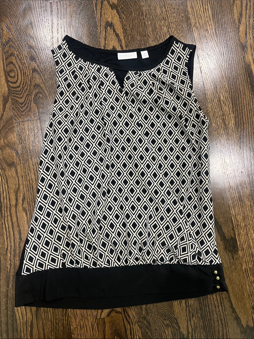 Sleeveless Black & White Geometric Blouse
